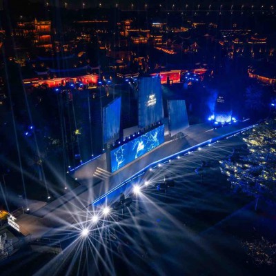 冯德伦、杨旭文齐聚百年侨村看秀！什么样的男装才配得上今天的精英？