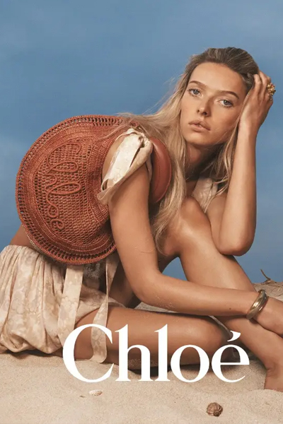 CHLOÉ发布 “CHLOÉ À LA PLAGE系列”: 由APPLE MARTIN 演绎夏日篇章
